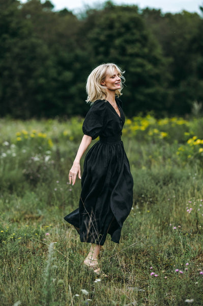Itališka kaimiška juoda lininė midi suknelė
