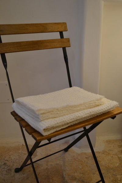 Ostuni baltas vaflinis vonios rankšluostis